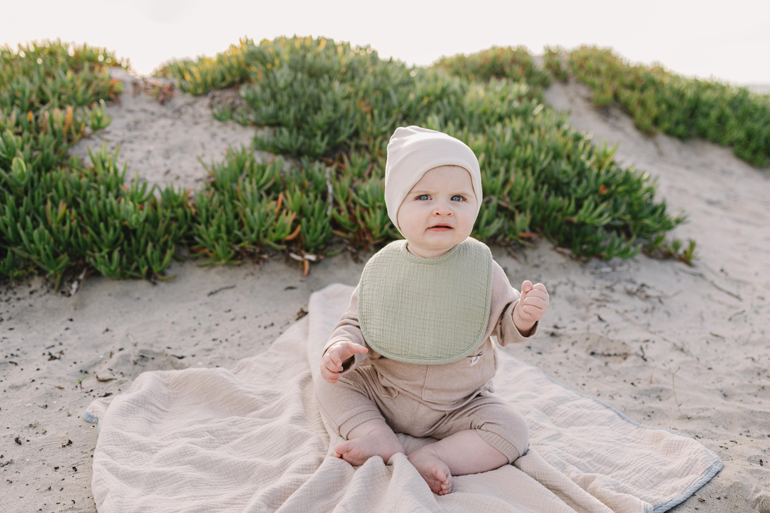 10 Tips for Keeping Your Baby Clean and Comfortable During Mealtime