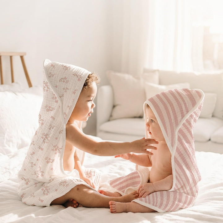 Konssy 2-Pack 100% Muslin Cotton Hooded Baby Bath Towels for Boys and Girls 32 x 32 In, Ultra-Soft & Absorbent, Bath Towels With Hooded for Infants Newborns Toddlers, Machine Washable